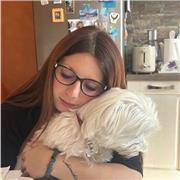 Studentessa al terzo anno di università, diplomata al liceo linguistico, con un livello di inglese C1