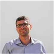 English tutor offering online lessons for children, teenagers, and adults