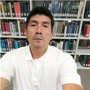 Profesor de matemática básica, imparte clases para para estudiantes universitarios