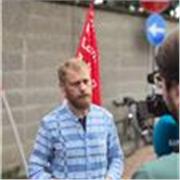 Professionista impartisce lezioni di diritto di carattere generale