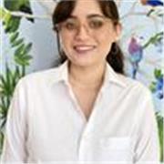 Docente de inglés imparte clases para todas las edades