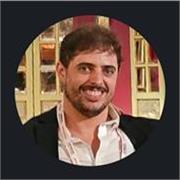Ingeniero Aeronáutico experto en física y matemáticas.