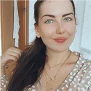 Chemie Tutorin, die Kinder sowohl in Gruppe, wie auch einzeln unterrichten kann