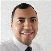 Profesor en informática y operador de computadores