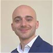 Insegnante di filosofia, offre lezioni private per studenti di tutte le età o per appassionati.