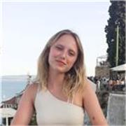 Studentessa di medicina con diploma classico disponibile per ripetizioni online di lingua italiana