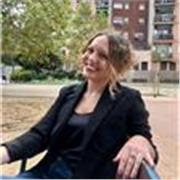 Profesor de inglés con 8 años y medio en los negocios y una pasión por escuchar las historias de otras personas. ¡Practica conversaciones conmigo!