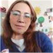 Profesor en clases para niños de forma online