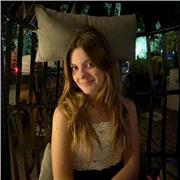 Studente universitaria che può dare lezioni di matematica a ragazzi delle medie