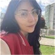 Soy psicologa y creo que en el aprendizaje a partir de la motivación intrínseca de cada persona, me gusta enseñar haciendo uso del arte, así como buscando conversaciónes sobre todo y nada. 