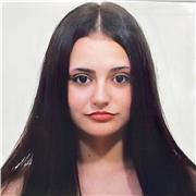 ¡Hola! ¿Buscas una canguro, refuerzo en materias o ayuda con el español? Soy estudiante de universidad y me gustaría prestar apoyo a quien lo necesite tanto a domicilio como online. ¡No dudes en contactar conmigo si tienes cualquier duda!