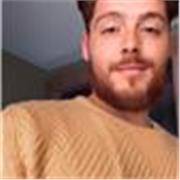 Me defino como una persona comprometida con mi vocación y que se preocupa por el buen hacer de su trabajo.