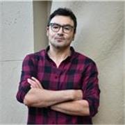 Soy profesor de Lengua y Literatura, con 18 años de experiencia. He trabajado en liceos, en Penta UC y en pregrado UC