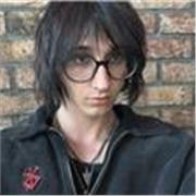 Offro lezioni private di filosofia e storia per ragazzi della mia età.