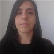 Laureanda in biotecnologie impartisce lezioni di biologia a studenti di liceo e istituti professionali