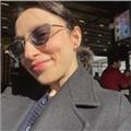 İnsanlarla iletişim kurmayı gerçekten seviyorum. Kolayca bağ kurabilen, anlayışlı, sabırlı ve pozitif bir yapıya sahibim. 
