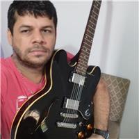 Guitarra é com Alexandre Santos