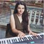 Insegnante di pianoforte diplomata dal cknservatorio di Perugia. Offro le lezioni di musica senza limiti d'eta