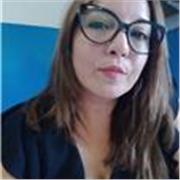 Profesora de Inglés imparte clases a adolescentes y adultos