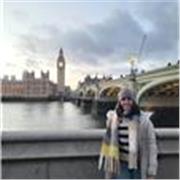 Profesora de inglés. Graduada en Traducción e Interpretación, actualmente acabando los estudios de doctorado