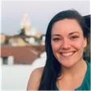 Profesora nativa de inglés con un máster en educación y 7 años de experiencia