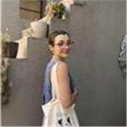 Profesora de Inglés y Español que imparte clases a niños y adolescentes