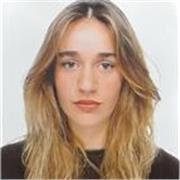 Estudiante del Conservatorio Superior de Danza de Barcelona y titulada como Monitora de Ocio y Tiempo Libre.