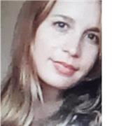 profesora y lic en artes visuales. egresada del iuna