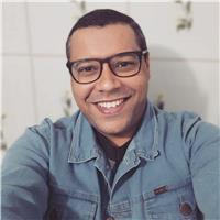 Sou profissional licenciado em Geografia e História. Atualmente faço pós-graduação em Metodologia de Ensino em Geografia e História. Adoto o modelo participativo em minhas aulas e meu alunos são do Ensino Fundamental II e Ensino médio