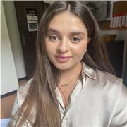 Étudiante, j’ai passé un bac anglais et philosophie obtenue avec mention.