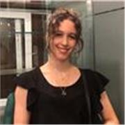 Étudiante en mathématiques et en physique, propose des cours du primaire à la terminale.