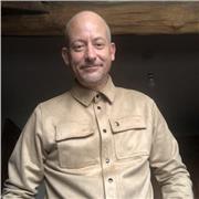 Native speaker from England delivering dynamic, fun and engaging student led classes within a set framework