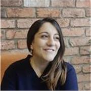 Lavoratrice inglese impartisce lezioni di inglese a tutti i livelli (scolastico, universitario, business)