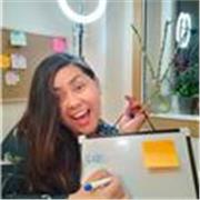 Profesora de inglés imparte clases