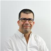 Experto en contabilidad costes y financiera y en dirección operaciones.