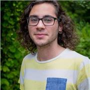 Productor musical y músico que enseña a producir, gabar, mezclar y masterizar varios estilos