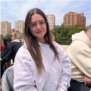 Soy una persona paciente empática, paciente, trabajadora y cariñosa. 
Doy clases tanto de educación primaria como de educación secundaria.