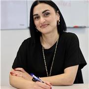 Englisch -Tutor,der Kinder aller Altersgruppen und Adults unterrichtet .