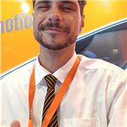 Persona de mente abierta ,apto para prepararse a mantener conversaciones practicas con cualquier persona de habla inglesa .