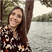 Diplômée des beaux-arts, et certifiée en art thérapie je vous propose mes services pour des cours particuliers en arts plastiques