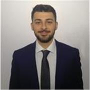 Giovane avvocato. Offre lezioni di diritto a studenti liceali e universitari, nonché aiuto per la stesura della tesi.