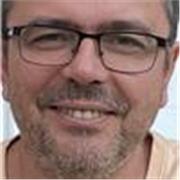 Nauczyciel jez. hiszpanskiego uczy, motywuje i prowadzi atrakcyjne lekcje