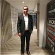 Enseignant de langue anglaise expérimenté, diplômé en 2003, passionné par l’enseignement et le développement des compétences lingu