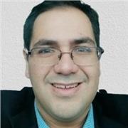 Professeur d'anglais et d'espagnol spécialisé en conversation, éloquence et discours professionnels.