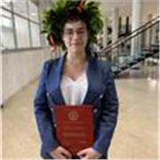 Laureata a pieni voti in ingegneria aerospaziale, impartisce lezioni private di matematica e fisica sia in presenza che online
