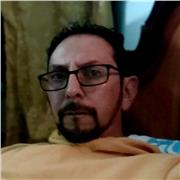 El profesor de Matemática imparte clases a personas de todas las edades