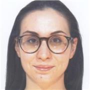 Laureata presso la Scuola Superiore di Lingue Moderne per interpreti e traduttori di Trieste in inglese, russo e francese. Esperienza come insegnante privata