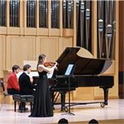 Laureata in violino con il massimo dei voti e lode al Conservatorio di Parma propone lezioni di violino per bambini e ragazzi
