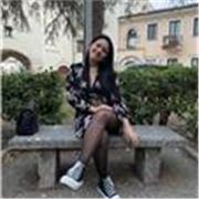 Studentessa Universitaria da lezioni di matematica per alunni delle elementari e medie