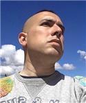 Soy un amante de la moda que ha trabajado en todos los procesos, del diseño a la producción, del wholesale al retail, y la parte editorial. espero poder enseñar a estudiantes de moda, gente que se inicia con su propia marca, personas que desean conocer a 